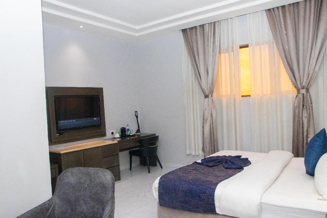 Perfecto La Villa Hotel And Suites Lagos Exterior photo