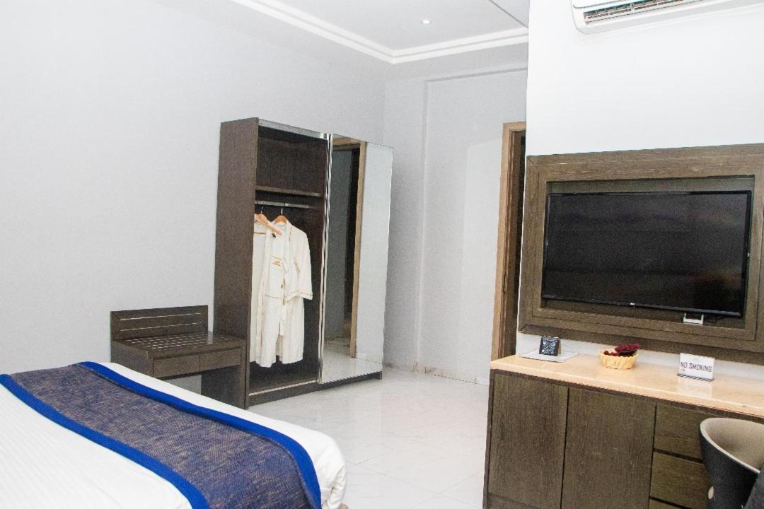 Perfecto La Villa Hotel And Suites Lagos Exterior photo