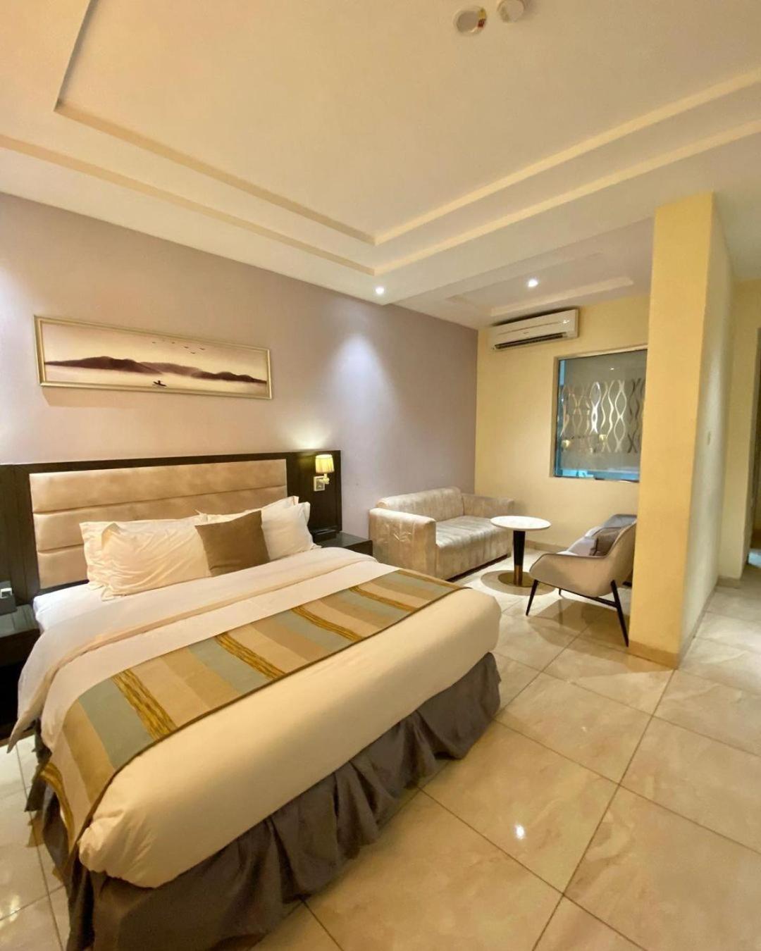 Perfecto La Villa Hotel And Suites Lagos Exterior photo