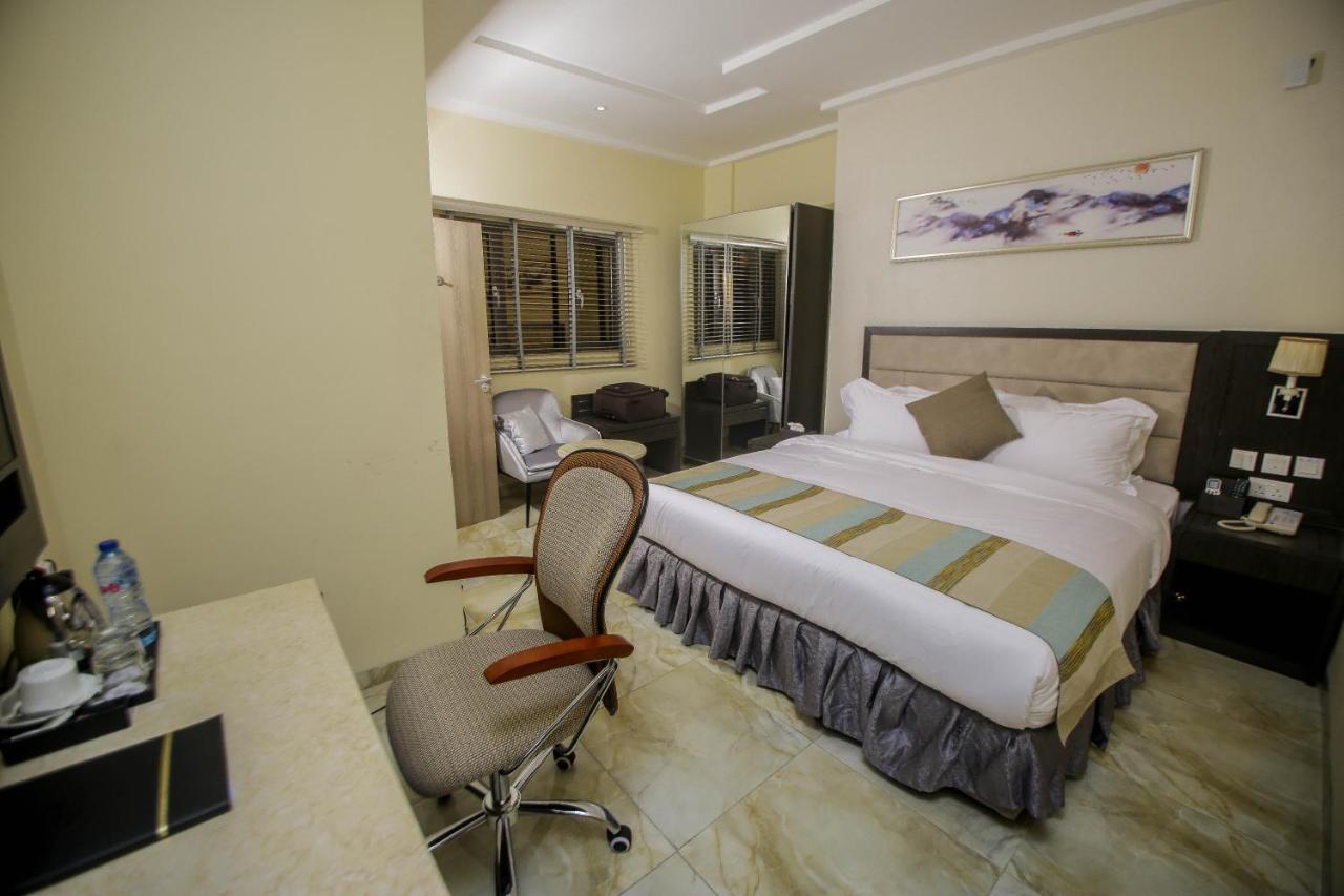 Perfecto La Villa Hotel And Suites Lagos Exterior photo