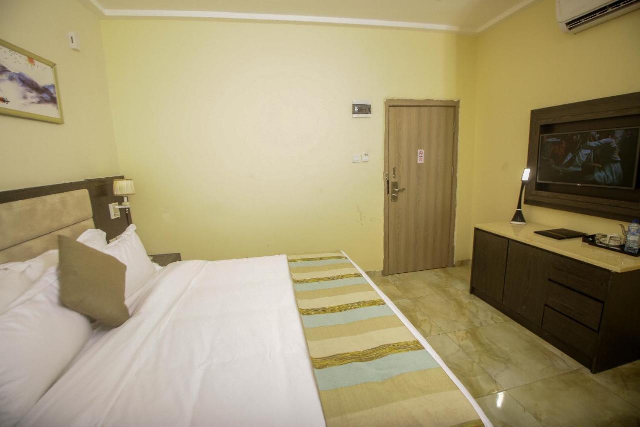 Perfecto La Villa Hotel And Suites Lagos Exterior photo